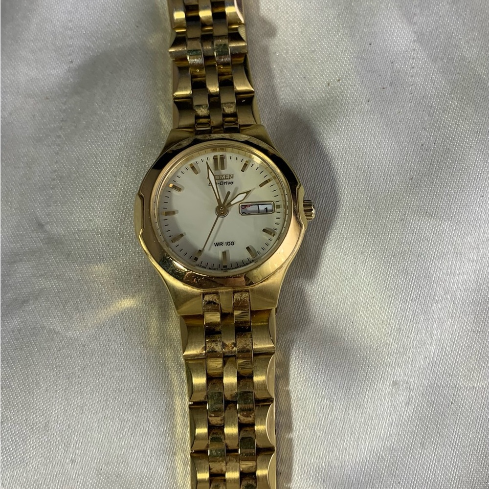 Citizen ECO Drive  Gold Tone Bracelet Watch with White Dial Working.